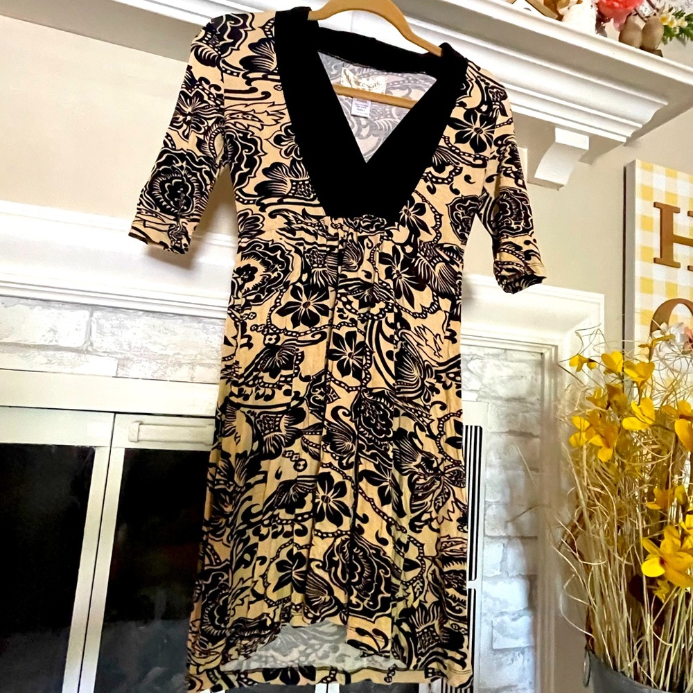 EUC, like new, Francesca’s tan and black dress size small